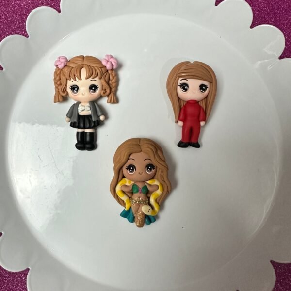 Britney Singer, Big Eye clay (Choose One)